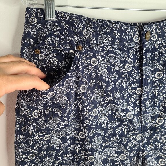 Evan Picone Plus Navy and White Dainty  Floral Capri Twill Denim Jeans - Picture 3 of 6